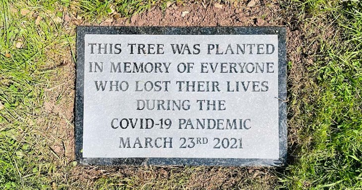 Memorial tree plaque