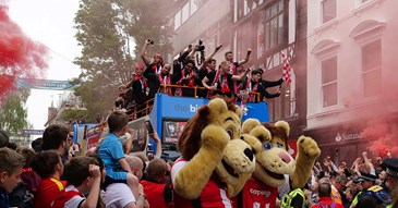 Thousands attend city centre parade to celebrate Exeter City’s success 