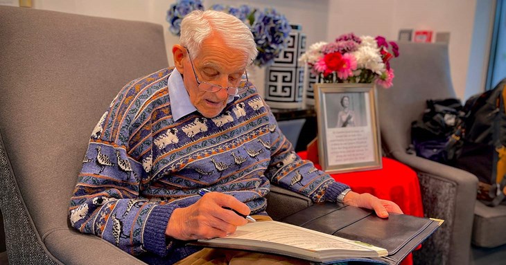 Lord Mayor of Exeter brings book of condolence to city care home 