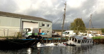 Work ongoing to contain oil spillage in canal after old fishing boat sinks
