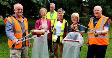 Litter picking gear available as people asked to ‘bin it, don’t drop it!’