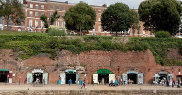 Abseiling engineers to carry out repairs to quayside wall 